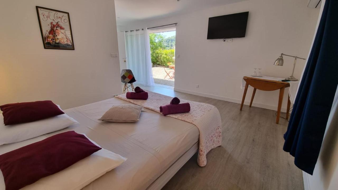 La Maison Du Bonheur Bed & Breakfast Cotignac